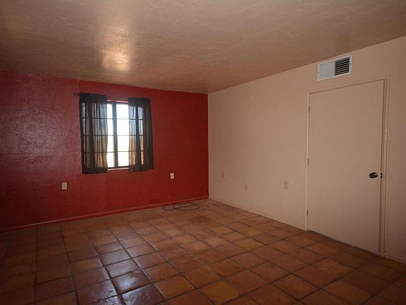 4th image of 9400 N Clayton Pl
