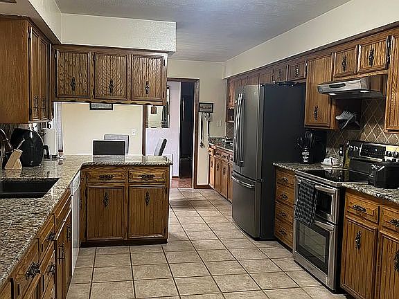4th image of 1410 N Oklahoma St