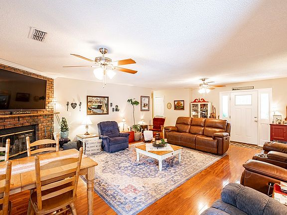 4th image of 523 Creekside Dr