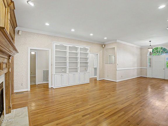 3rd image of 21 Stonebrook Pl
