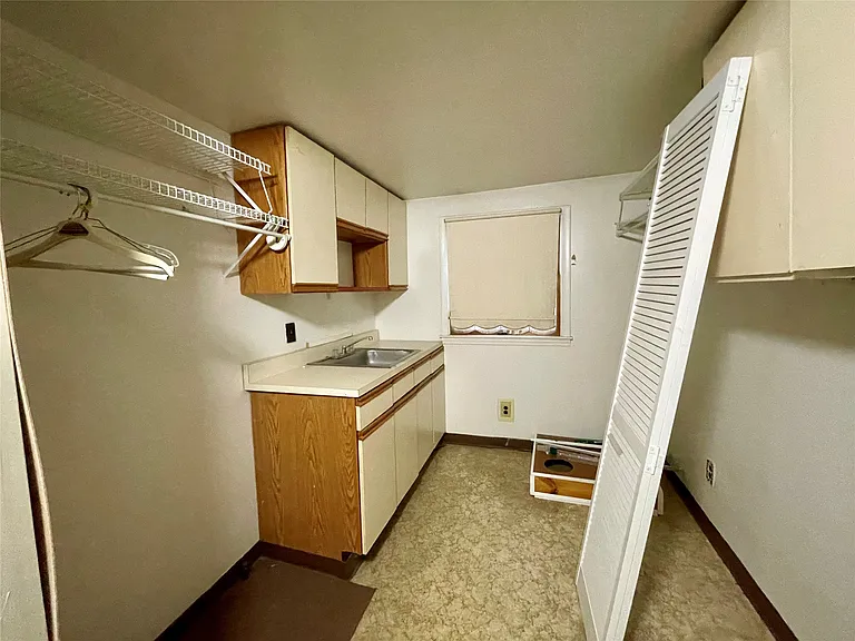 112 N Roosevelt Ave — Photo 8