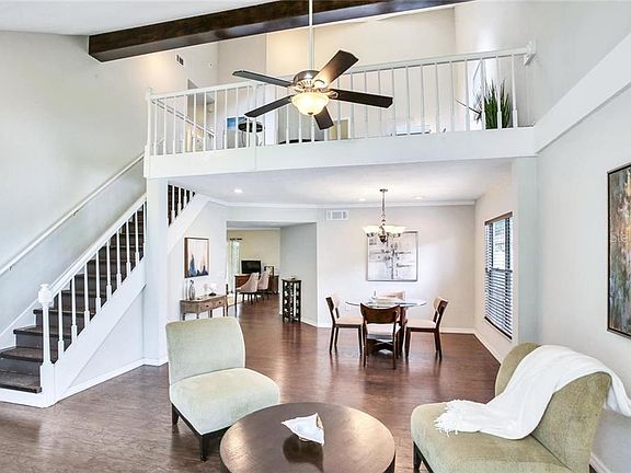3rd image of 3276 Montrose Cir