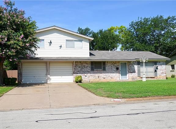 3rd image of 208 Collins Dr