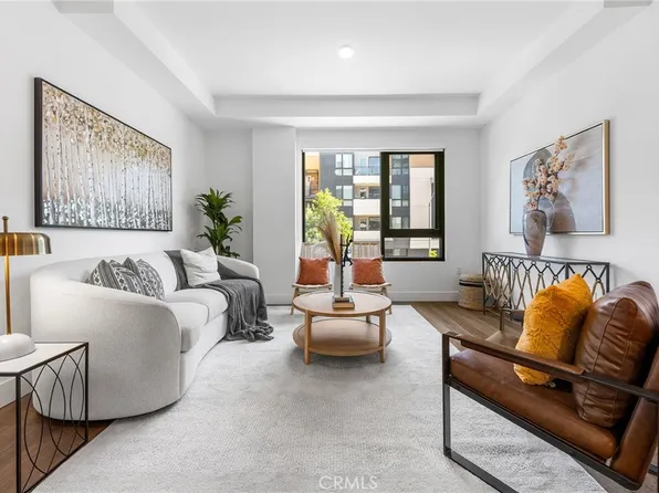 709 E Walnut St #214, Pasadena, CA 91101