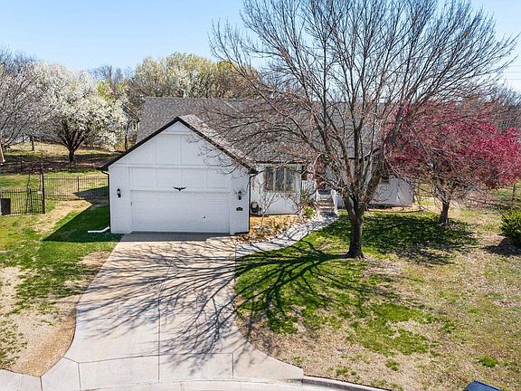 3rd image of 2241 N Stoneybrook Ct