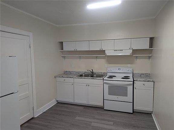 4th image of 642 Terrace St #B