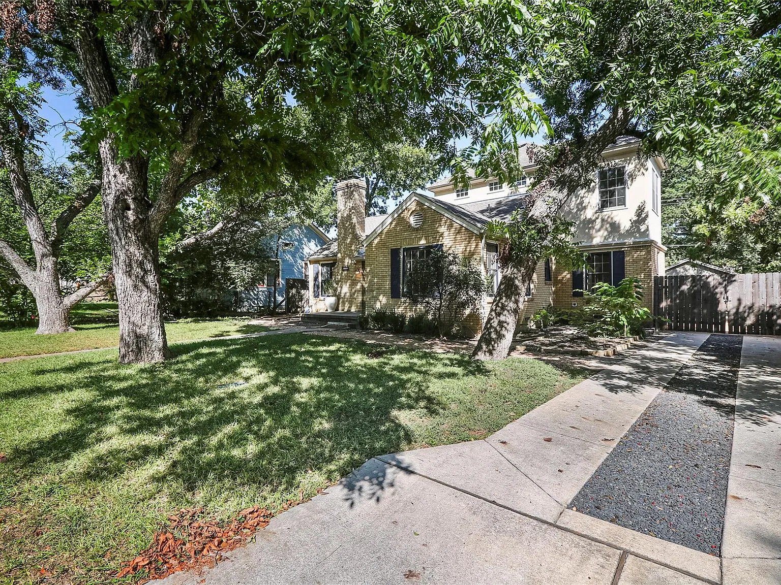 4 bed, 2.5 bath, 1936 sqft, $5,500 — Photo 2