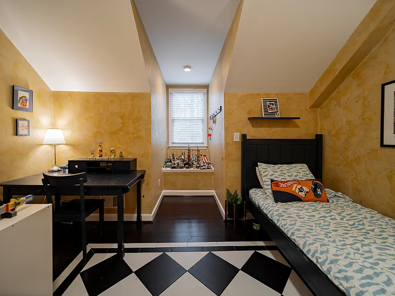 (previous photo showing furnishings that have since been removed)