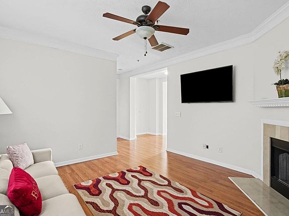 5th image of 102 Weatherstone Square Dr