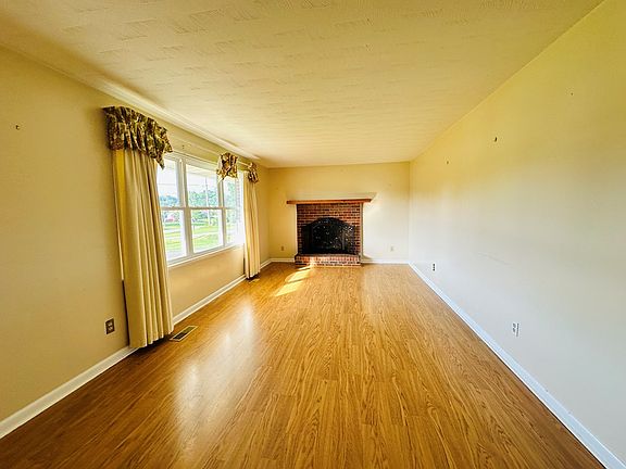 3rd image of 28236 Lee Hwy