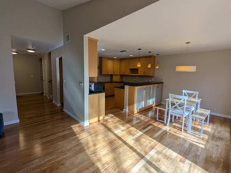 3152 Newport Ter — Photo 4