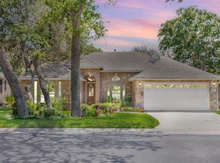 214 Meadow Brook Dr, Fredericksburg, TX 78624