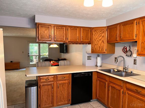 3rd image of 786 S Woodlyn Dr
