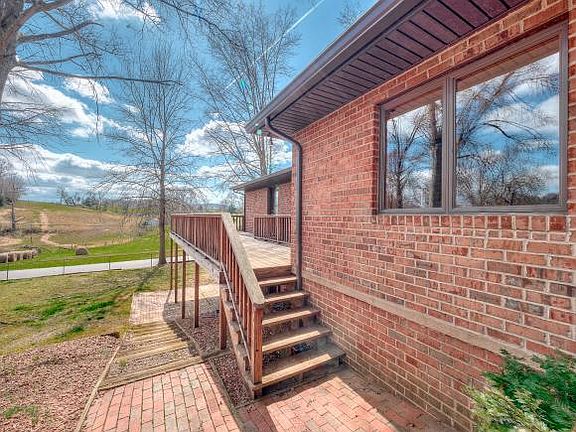 5th image of 529 Blakley Dr
