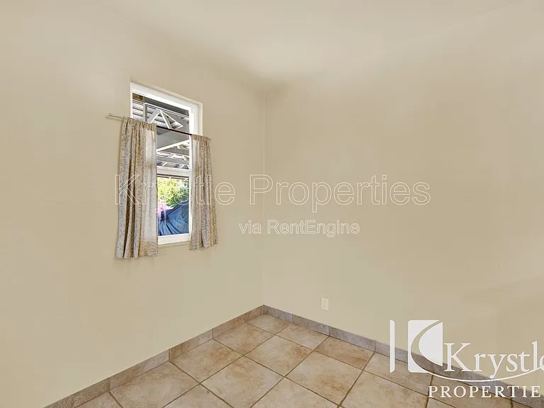 544 Fleming Ave E — Photo 12