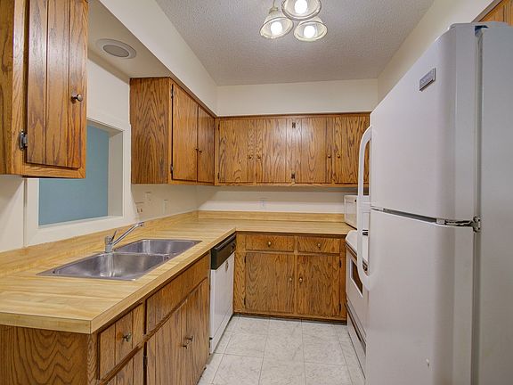 5th image of 2216 Oneida St APT 106