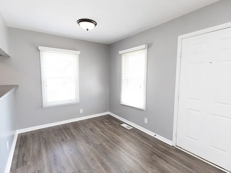 857 Heritage Cir — Photo 6