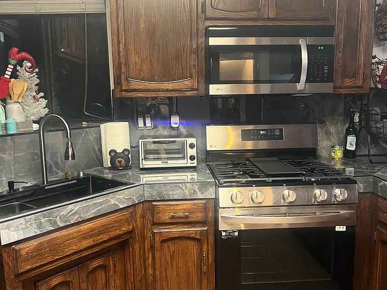 630 Holmes Ln — Photo 21