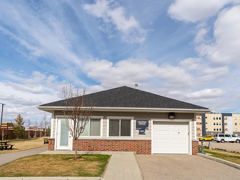 6 Kingsview Rd SE — Photo 32