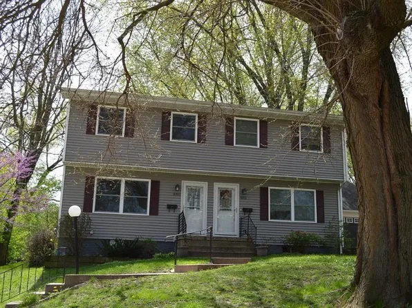 1050 W 3rd St #1, Dubuque, IA 52001