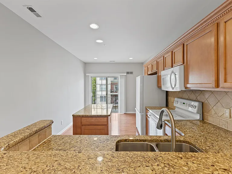 3091 Camden Dr — Photo 11