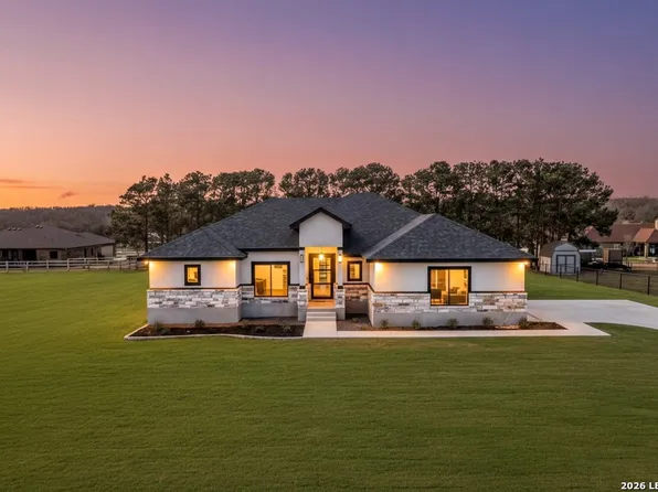 314 Honeysuckle Ln, La Vernia, TX 78121