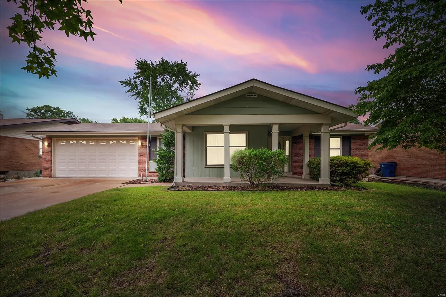 1393 Kingsford Dr photo 1
