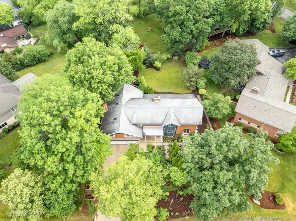 11320 Tecumseh Ln, Indian Head Park, IL 60525