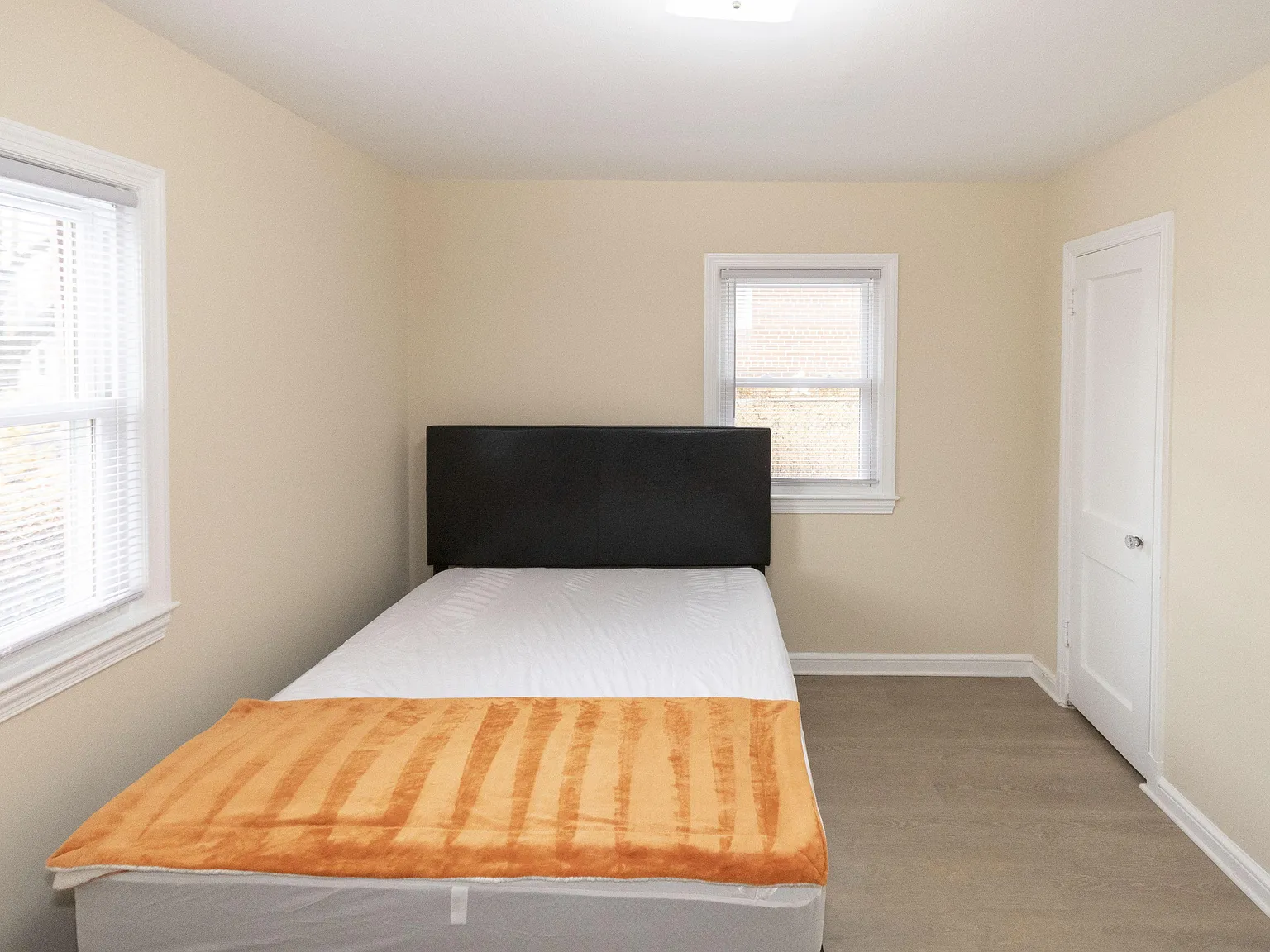 4 bed, 2.0 bath, 2070 sqft, $1,135 — Photo 2