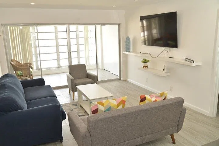 2 bed, 2.0 bath, 1221 sqft, $2,500 — Photo 2