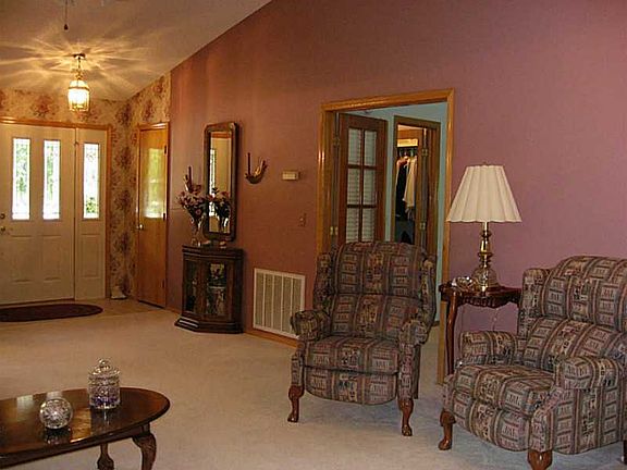 4th image of 19 Drummore Dr