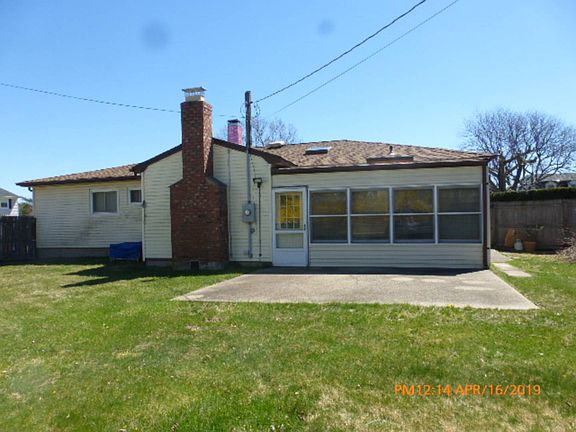 3rd image of 4 Jenny Ln