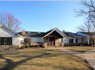 25185 Valley Dr, Bettendorf, IA