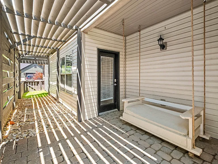 1514 NE Young Ave — Photo 27