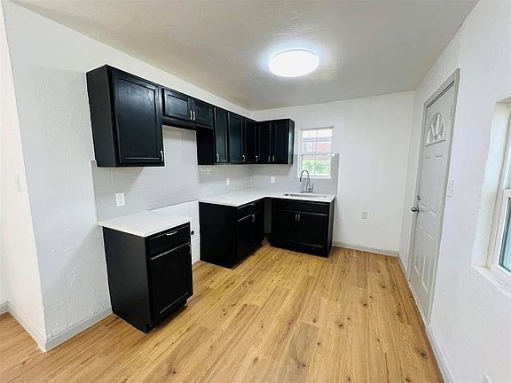 5th image of 2909 NE 16th St
