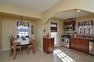 5th image of 2721 Van Buren Dr