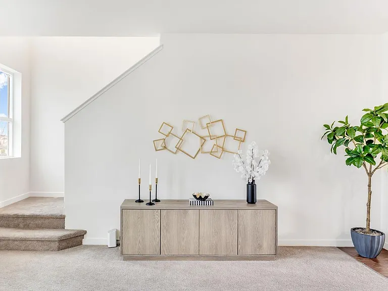 10946 International Dr — Photo 4