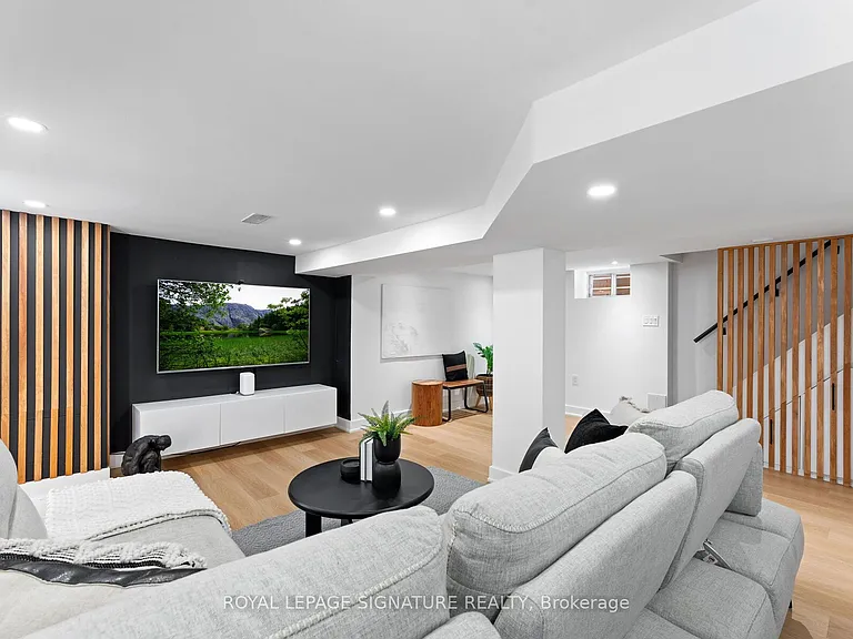 1342 Victoria Park Ave — Photo 17