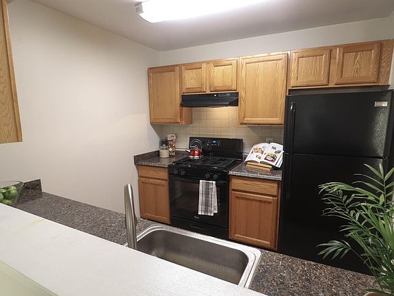 5th image of 14200 Farnsworth Ln APT 308