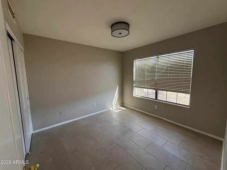 1644 E Oakland St — Photo 36