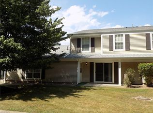 10422 Independence Dr #22B, North Royalton, OH 44133