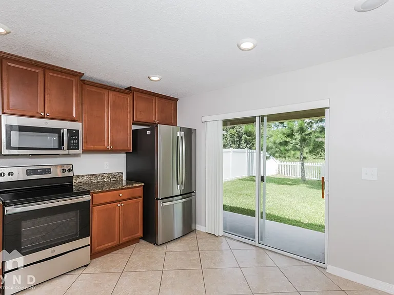 1212 Oak Pond St — Photo 4