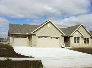322 Walker Way, Blue Grass, IA