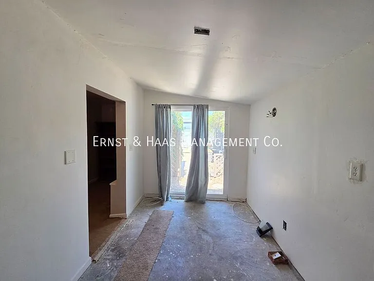 2080 Senasac Ave — Photo 25