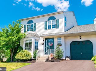 121 Merion Dr, Royersford, PA 19468