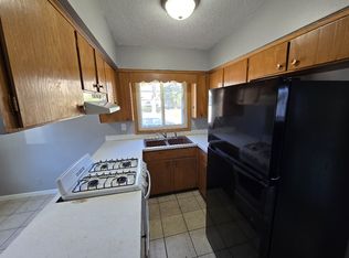 811 W 3rd St APT 1, Waterloo, IA 50701