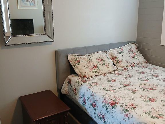 3rd image of 2431 W SELDON Lane