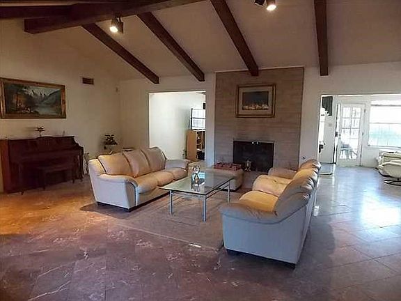 4th image of 801 La Mancha Ct