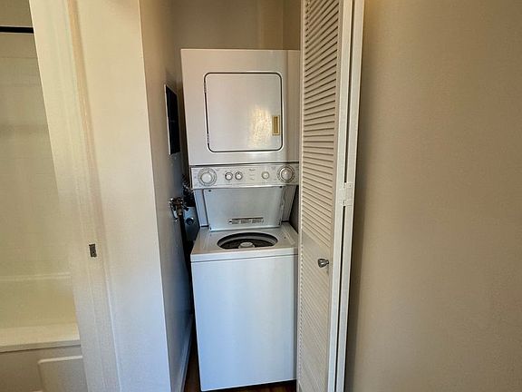4th image of 2474 Kapiolani Blvd APT 601