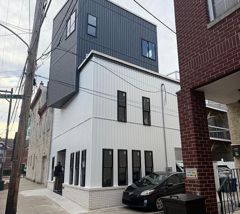 1st image of 504 Carpenter St